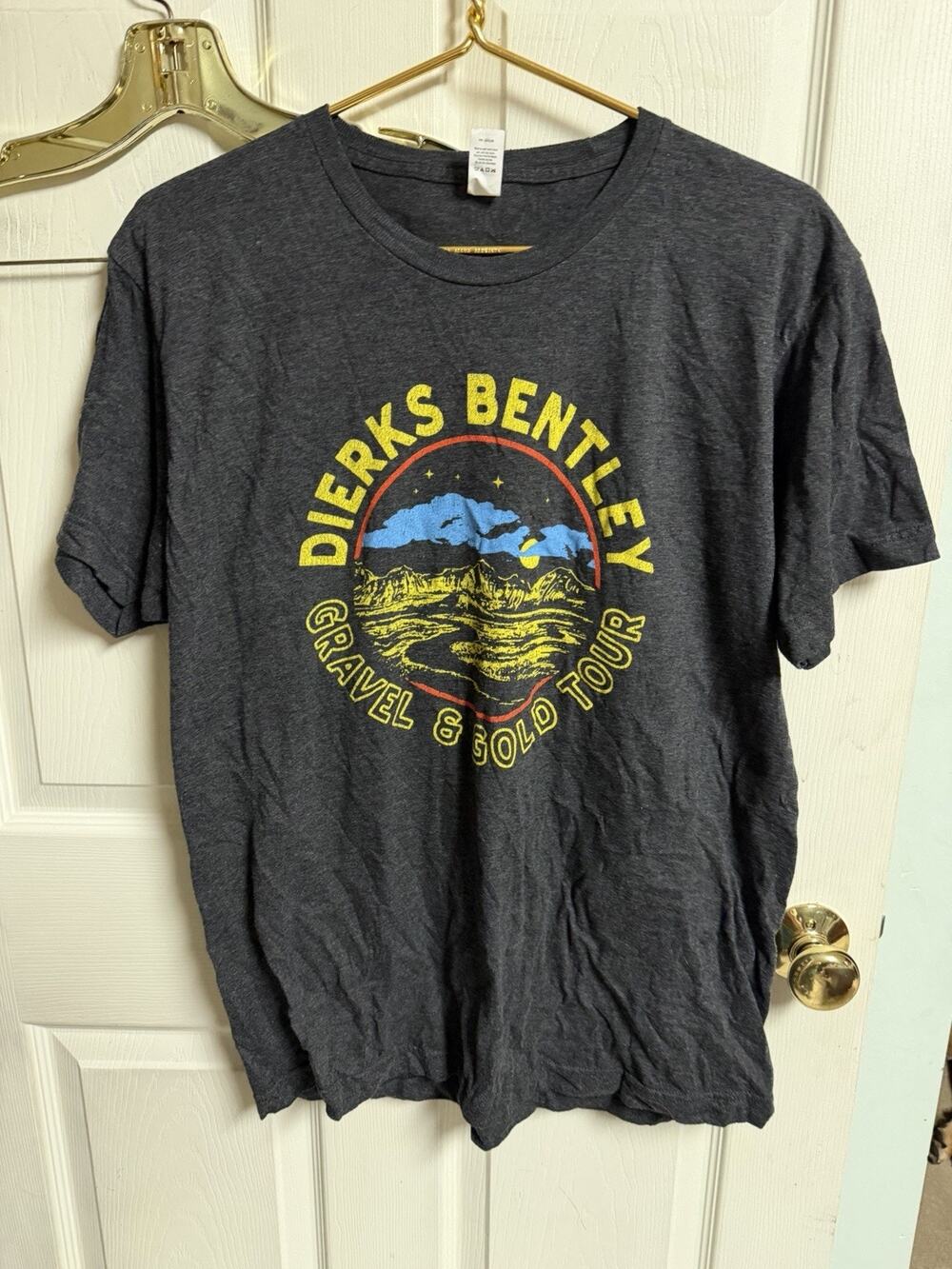 Dierks Bentley gravel and Gold tour t shirt Large 42w Gray
